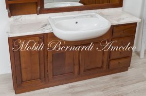 Mobile bagno stile classico arte povera in noce massiccio con piano in marmo rosa Portogallo completo di lavello e specchiera